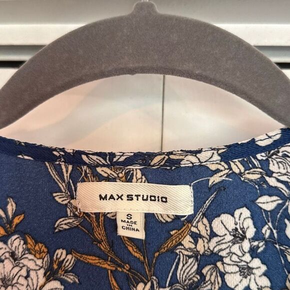 Max studio blue floral flutter sleeve wrap dress size small - Picture 5 of 10